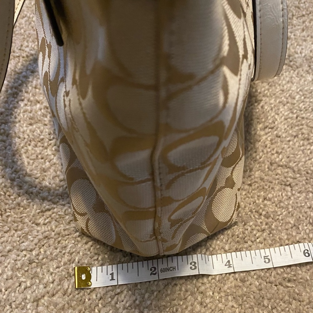 Coach Beige Signature Canvas Shoulder Bag with Cream Trim - Picture 5 of 10